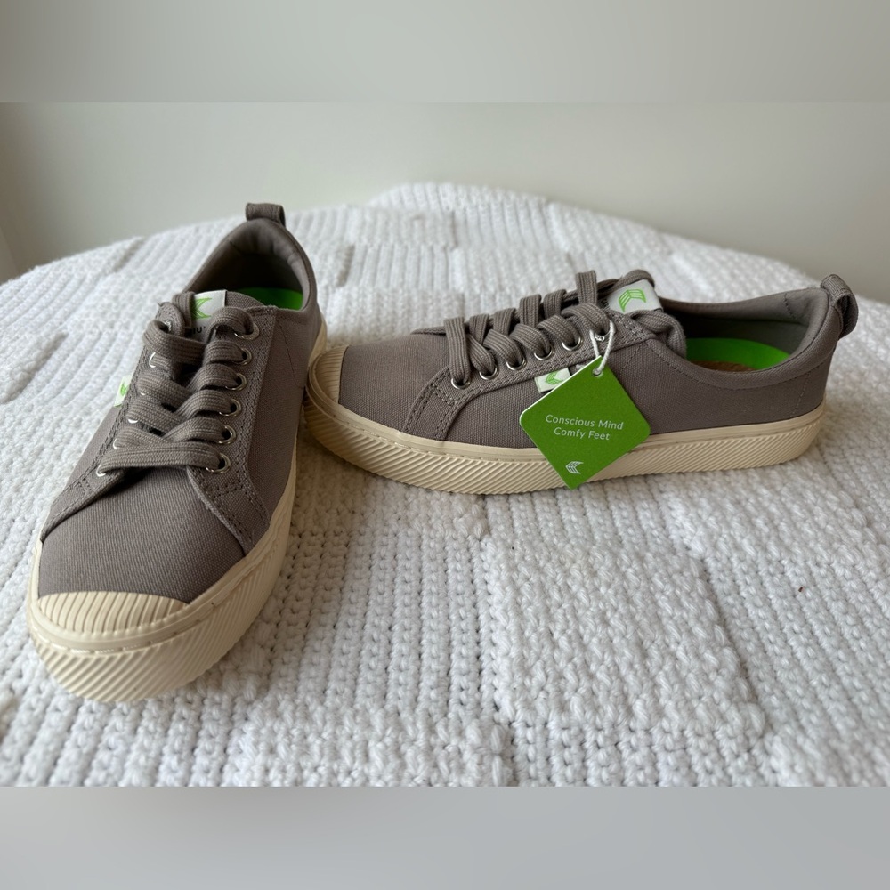 Cariuma OCA Low Canvas Mystic Gray Sneakers